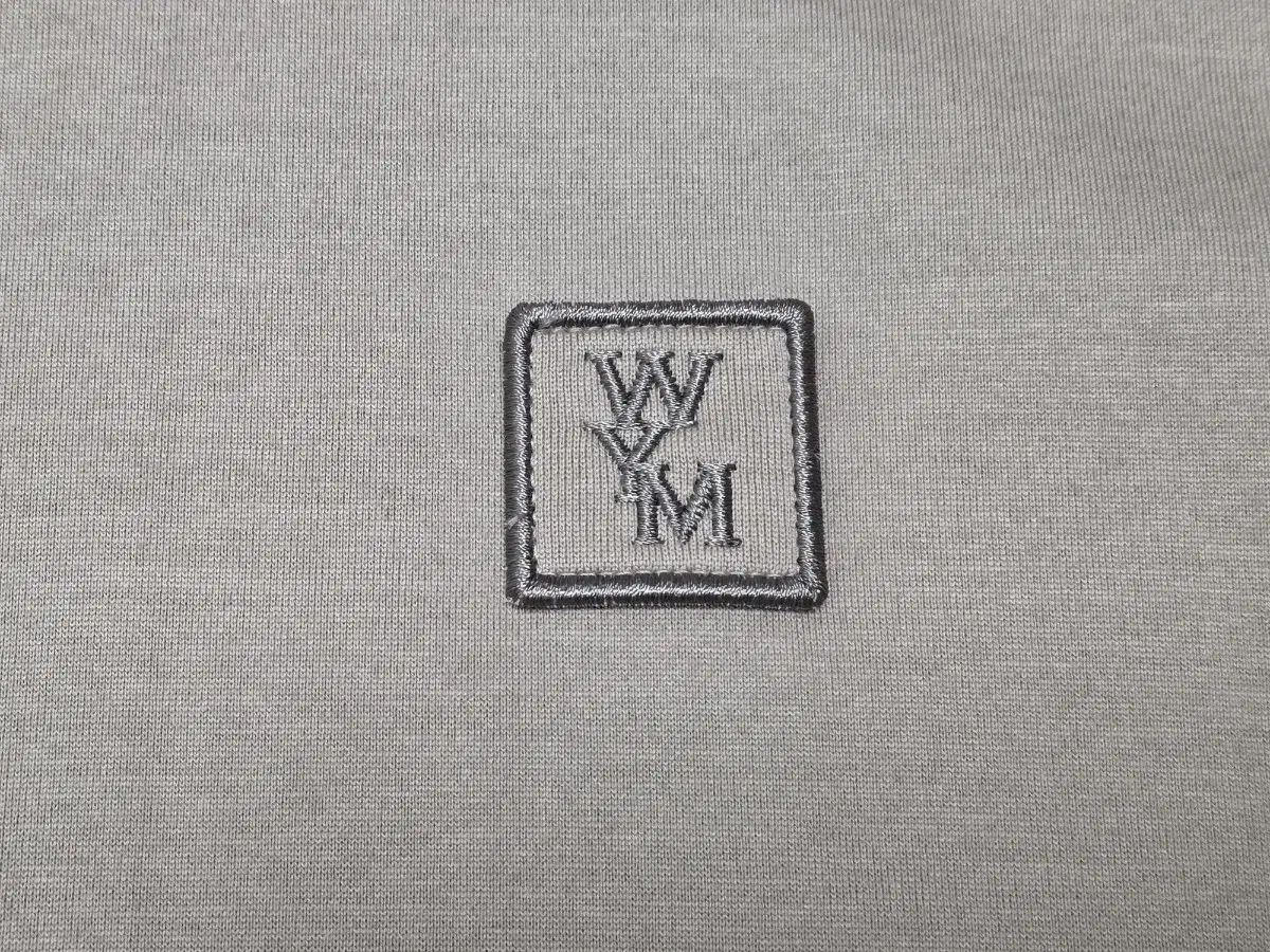 52 ウーヨンミ フェザー バックロゴ 半袖 Tシャツ グレー