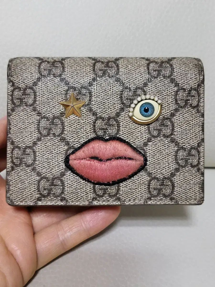 グッチ 二つ折り財布 正規品
