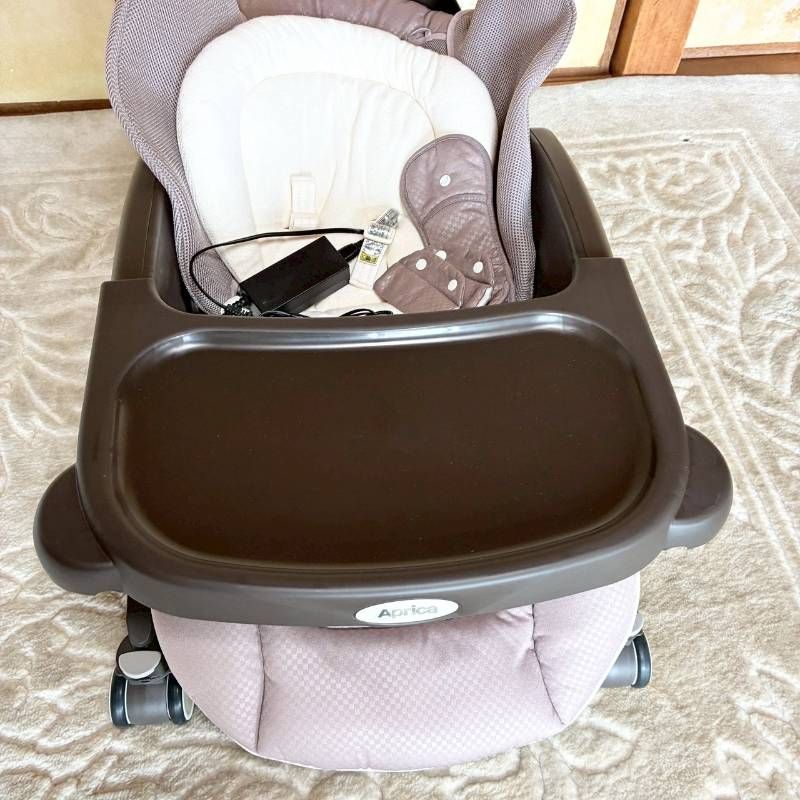 【美品】Aprica ユラリズム オート プレミアム 電動ハイローチェア テーブル付き 【美品】Aprica ユラリズム オート プレミアム 電動ハイローチェア テーブル付き