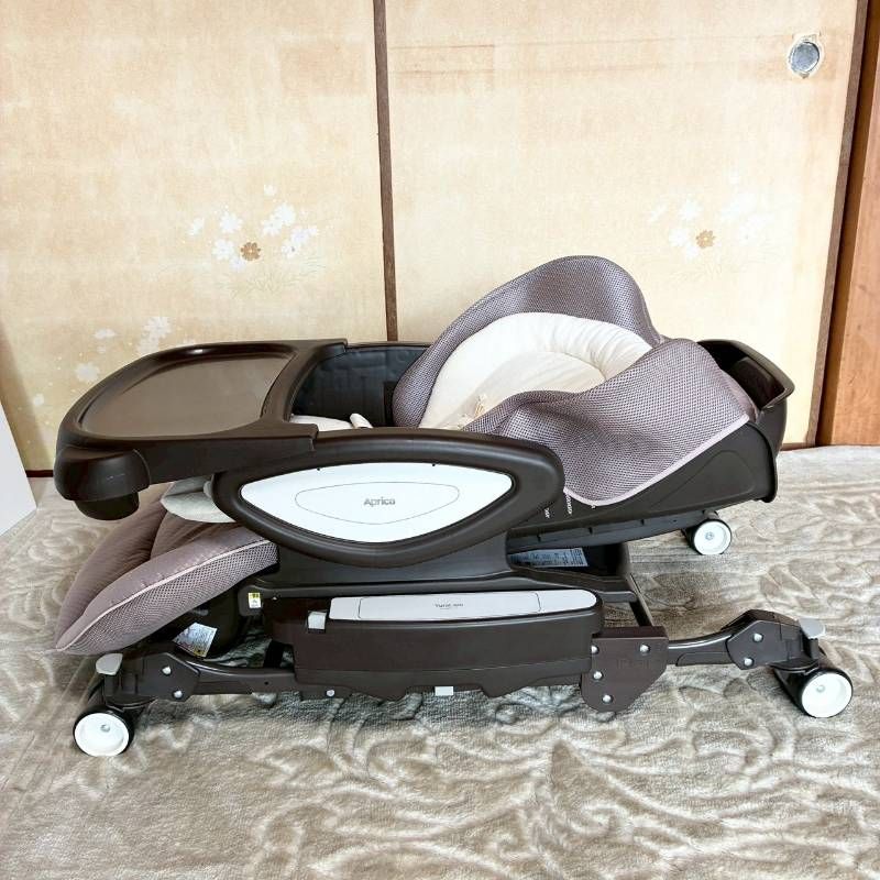 【美品】Aprica ユラリズム オート プレミアム 電動ハイローチェア テーブル付き 【美品】Aprica ユラリズム オート プレミアム 電動ハイローチェア テーブル付き