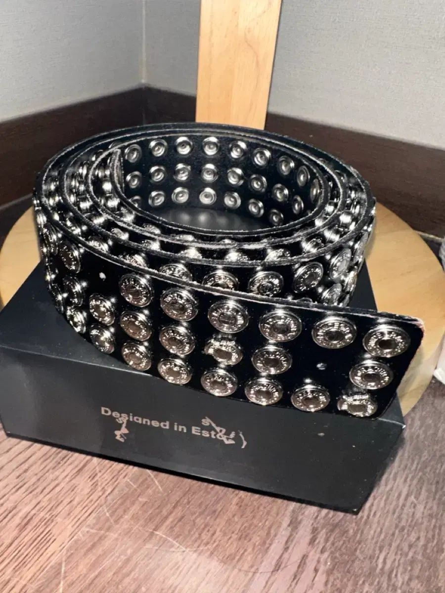 racer worldwide black button belt