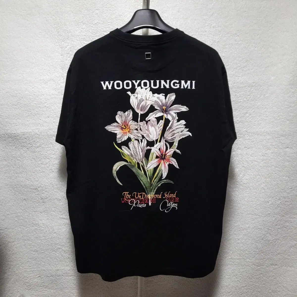 正規品 52 / 24SS WOOYOUNGMI ウーヨンミ フラワー バックロゴ 半袖Tシャツ