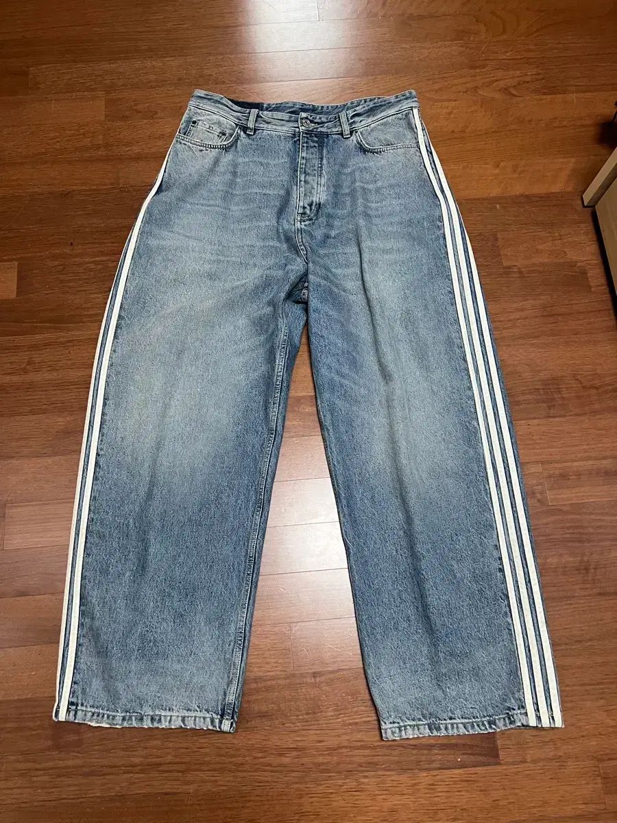 バレンシアガ x アディダス large バギー s