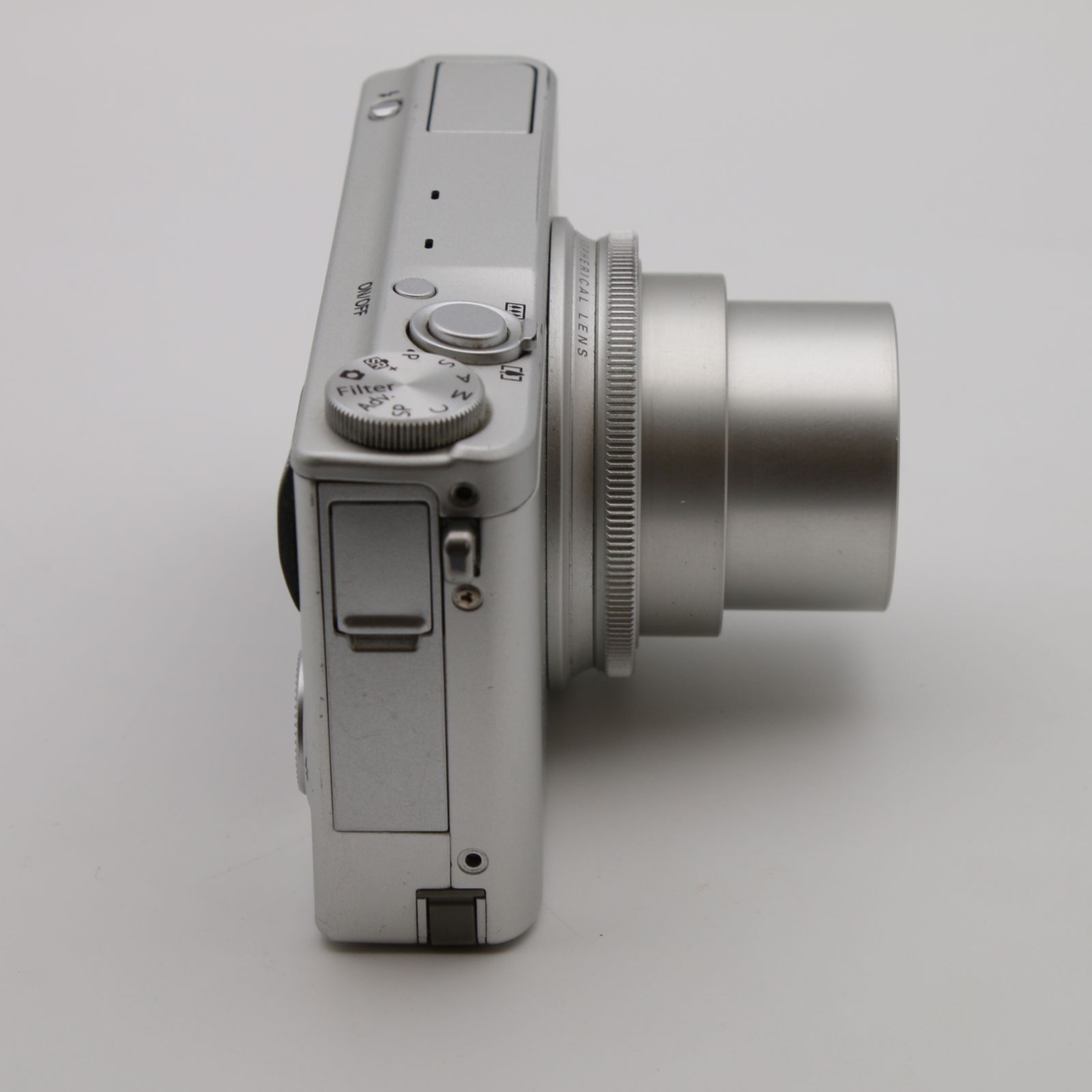 極上品】 FUJIFILM XQ1 シルバー F FX-XQ1S デジタルカメラ