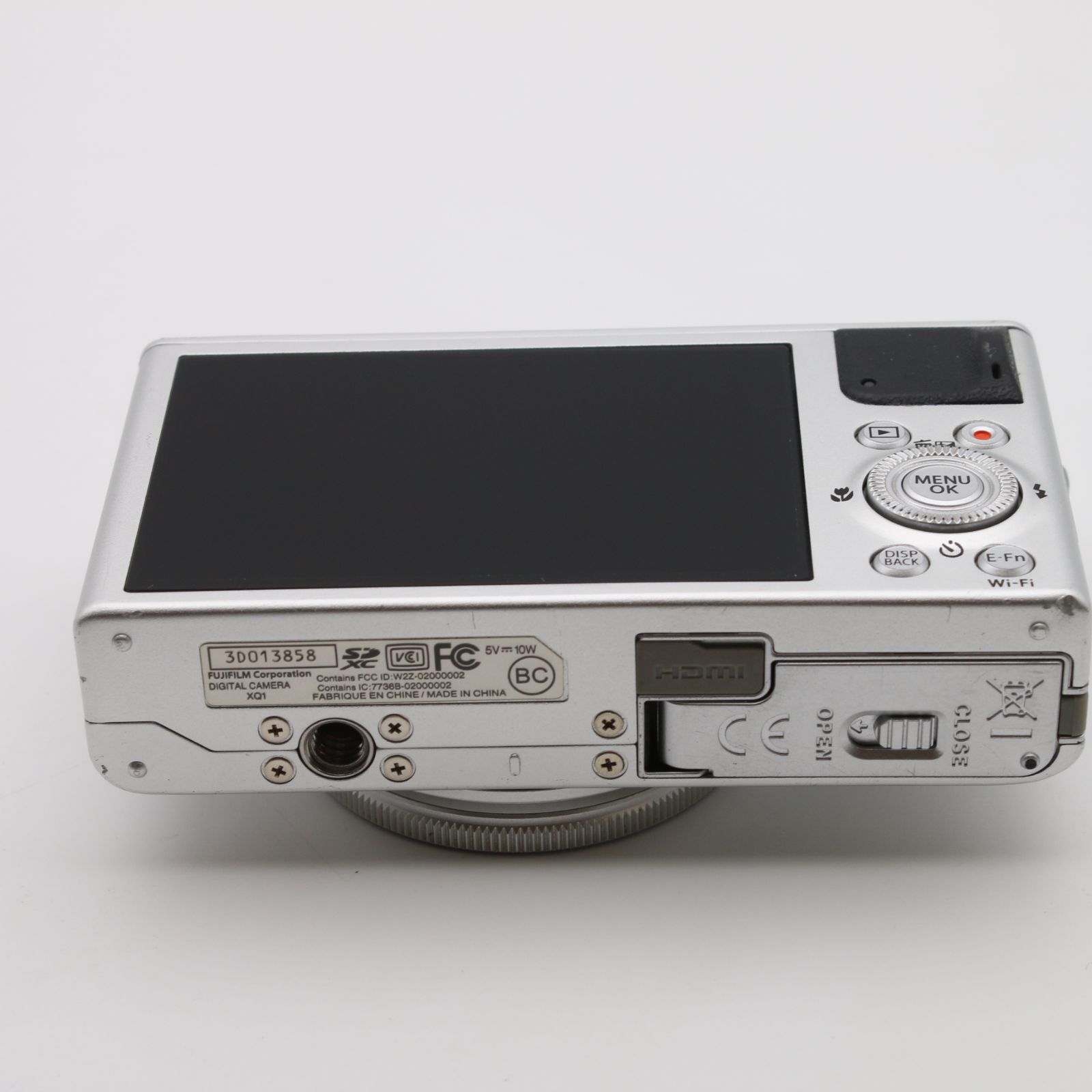 極上品】 FUJIFILM XQ1 シルバー F FX-XQ1S デジタルカメラ