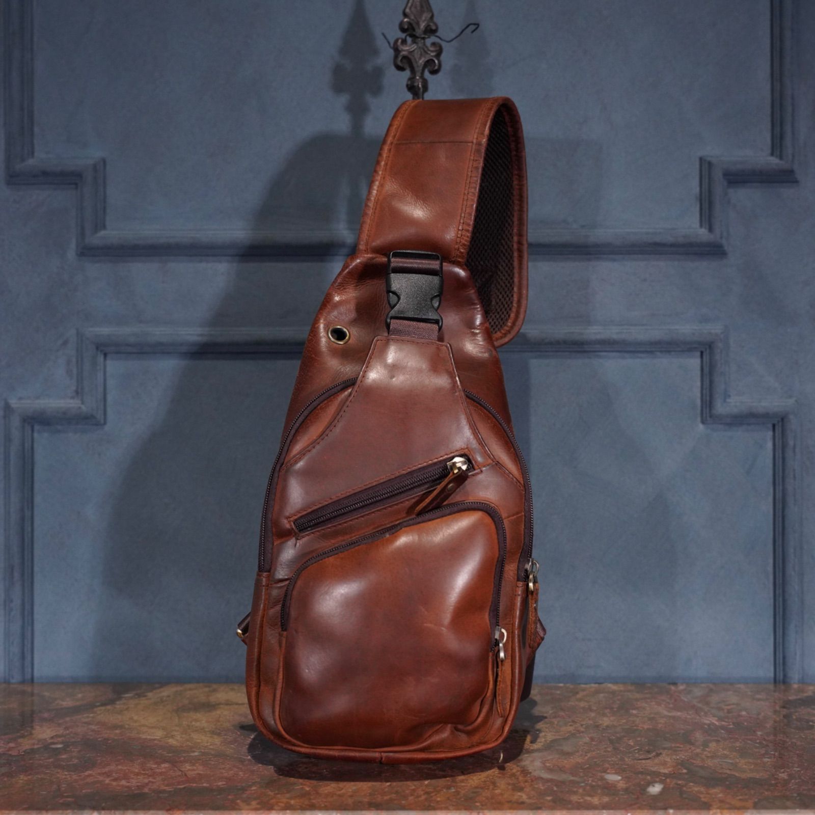 USA VINTAGE OILED DESIGN LEATHER BODY BAG/アメリカ古着オイルドレザーデザインレザーボディバッグ