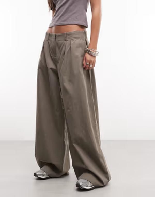 ウィークデイ レディース ボトムス カジュアルパンツ ワイドレッグ プリーツ Weekday super wide leg pleated pants in dark gray グレー 22,185円