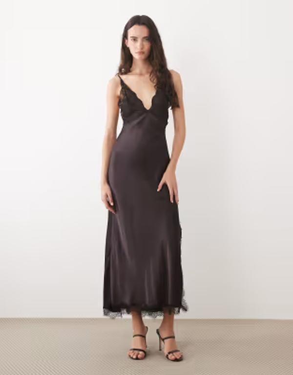 マンゴ レディース トップス ワンピース レーストリム サテン レース マキシ Mango satin maxi dress with delicate lace trim in deep RED レ