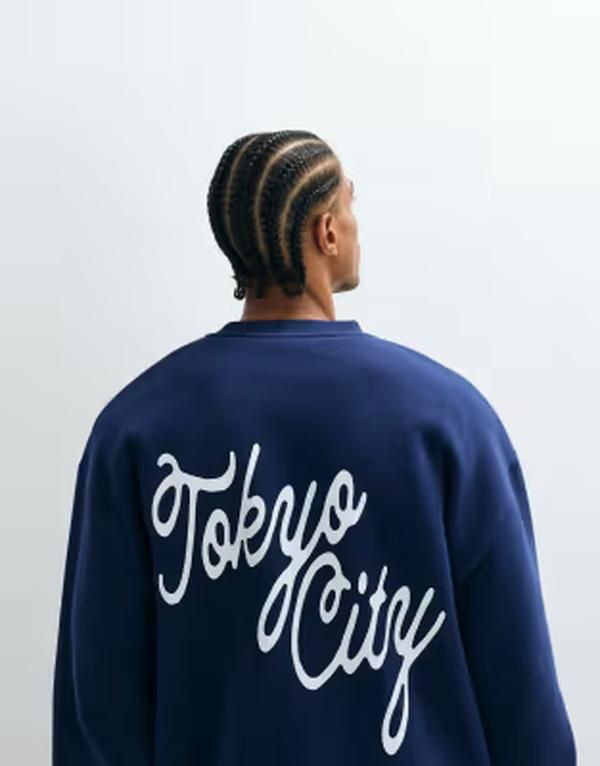 エイソス メンズ アウター パーカー・スウェット プリント シャツ ASOS DESIGN oversized sweatshirt with tokyo print Medieval Blue ブル