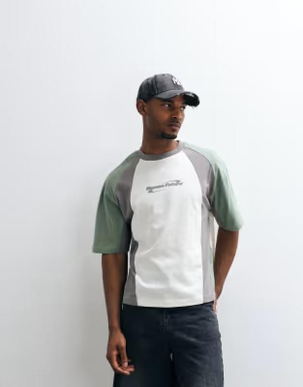 エイソス メンズ トップス Tシャツ グラフィック ASOS DESIGN boxy oversized cut and sew Tshirt with chest graphic WHITE ホワイ