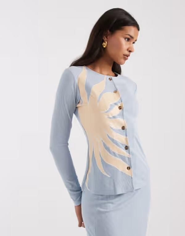 ネバーフリードレスド レディース アウター カーディガン プリント リブ Never Fully Dressed Alexa ribbed cardigan in ice blue sun print