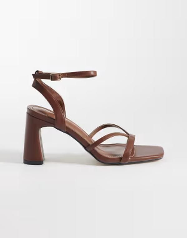 パブリックデザイア ワイドフィット レディース シューズ サンダル ヒール Public Desire Wide Fit Everleigh block heeled sandals Chocolat