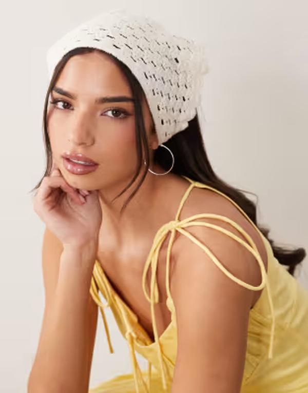 ジーナトリコ レディース アクセサリー マフラー・ストール・スカーフ Gina Tricot crochet head scarf in cream off white オフホワイト