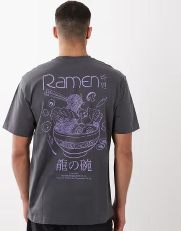 オンリーアンドサンズ メンズ トップス Tシャツ リラックスフィット プリント ONLY SONS relaxed fitshirt with ramen back print in charcoal 10,110円