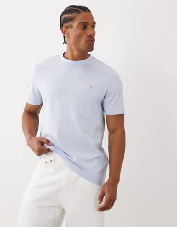 ファーラー メンズ トップス Tシャツ ロゴ Farah Danny regular logo Tshirt in light BLUE ブルー
