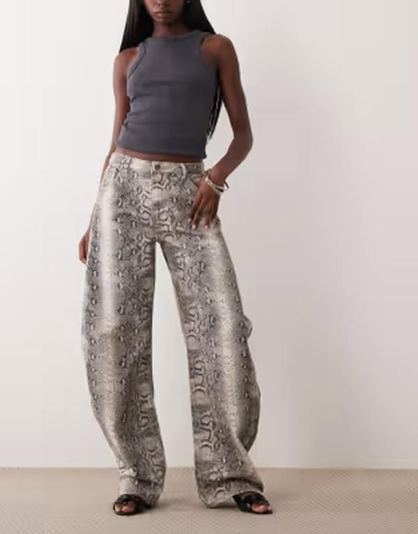 ライオネス レディース ボトムス デニムパンツ プリント ジーンズ Lioness Horseshoe barreleg jeans in snake print Snake print