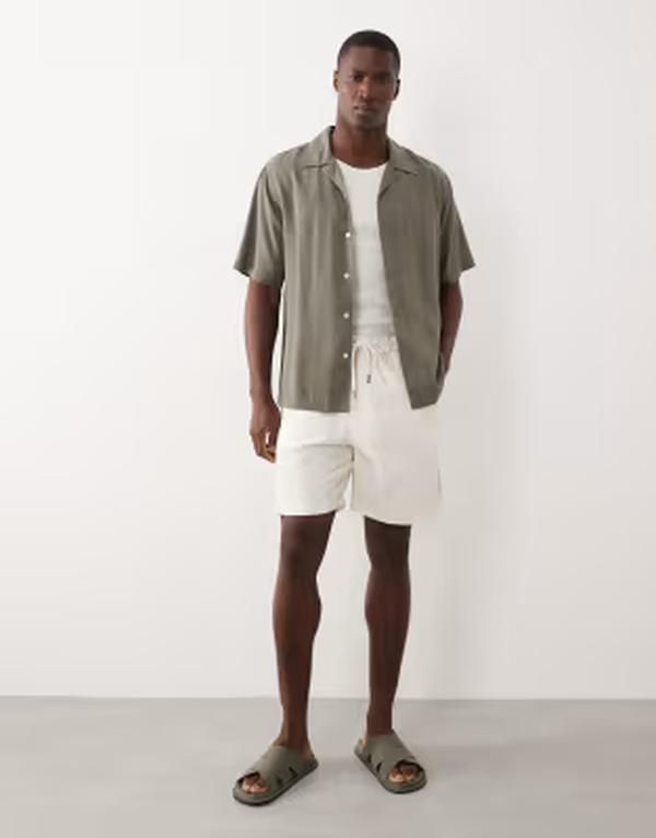 ファーラー メンズ ボトムス ハーフパンツ・ショーツ ショートパンツ Farah Swinton drawstring shorts in ecru CREAM クリーム