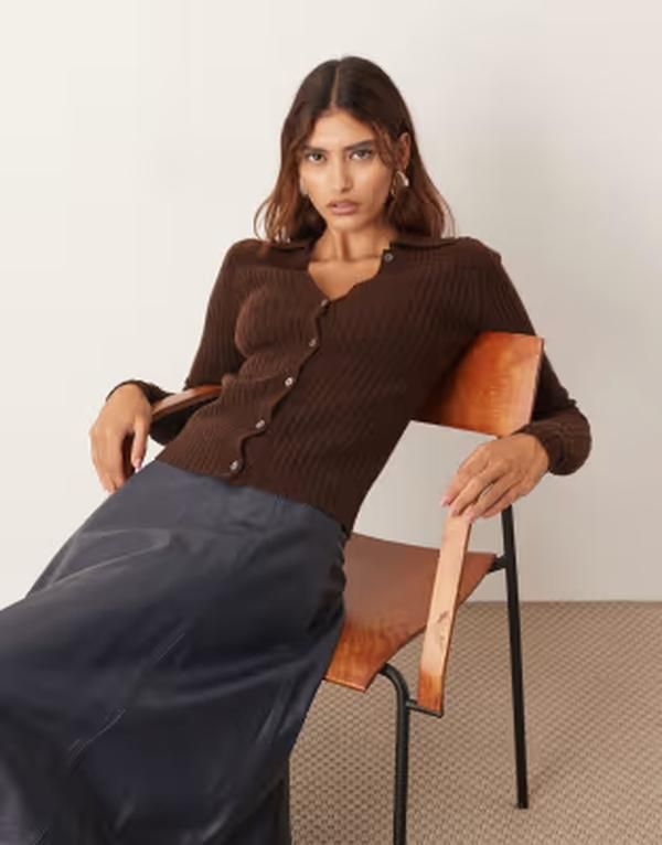 アレンジ レディース アウター カーディガン リブ ニット ARRANGE pure merino ribbed knit colla red button up top in chocolate チ