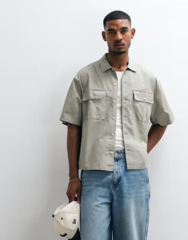 エイソス メンズ トップス シャツ コットン ASOS DESIGN boxy oversized cotton twill shirt Khaki カーキ