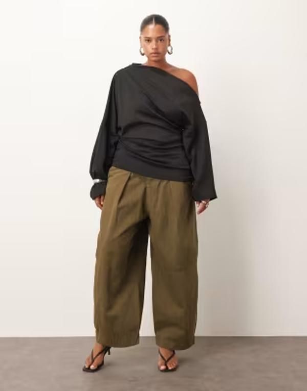 アレンジ レディース ボトムス デニムパンツ ARRANGE Curve Remi casual twill high waisted barreleg pants in olive Green グリ
