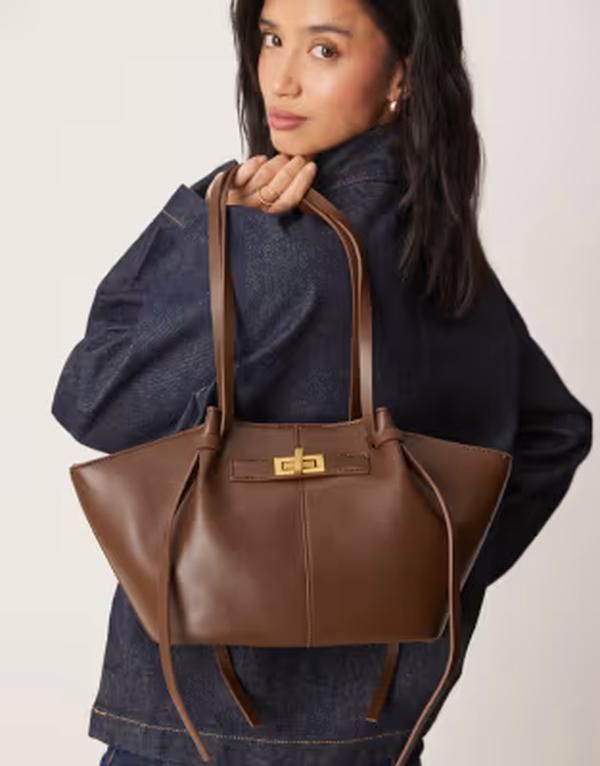 ジーナトリコ レディース バッグ レザー フェイクレザー Gina Tricot small faux leather tote bag with strap and clutch detail in