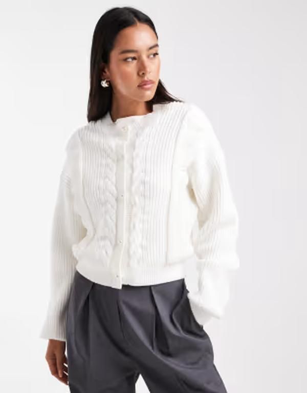 ザ・フロリック レディース アウター カーディガン ニット The Frolic exclusive cable knit faux pearl button up scallop trim card