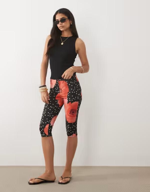 エイソス レディース ボトムス レギンス フラワー柄 プリント キャップ ジャージー フラワー ASOS DESIGN jersey capri leggings floral print Red f