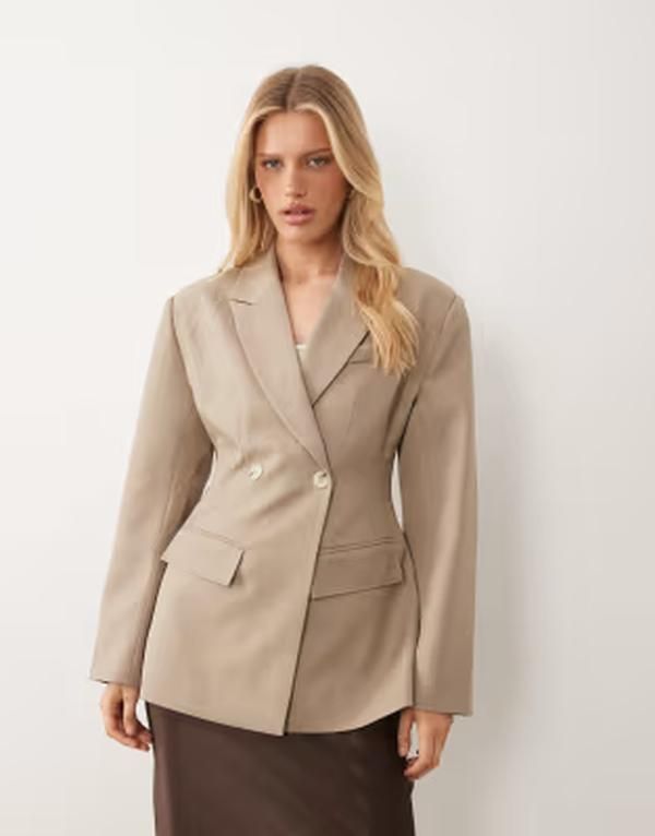 ジーナトリコ レディース アウター ジャケット・ブルゾン ブレザー Gina Tricot shaped blazer with padded shoulders in light beige ベージ