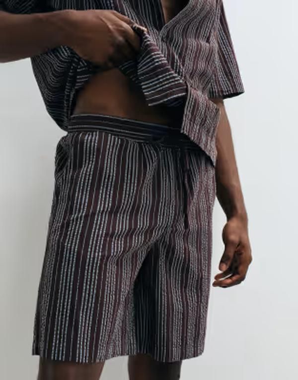 オンリーアンドサンズ メンズ ボトムス ハーフパンツ・ショーツ ショートパンツ ONLY SONSeersucker shorts in dark brown and blue stripe part