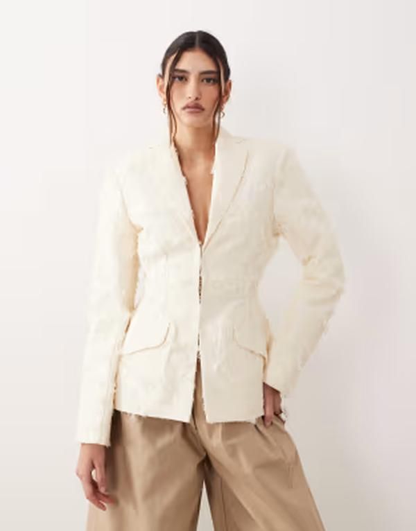 アレンジ レディース アウター ジャケット・ブルゾン ウエストマーク ブレザー ARRANGE textu red cinched waist blazer in cream クリーム