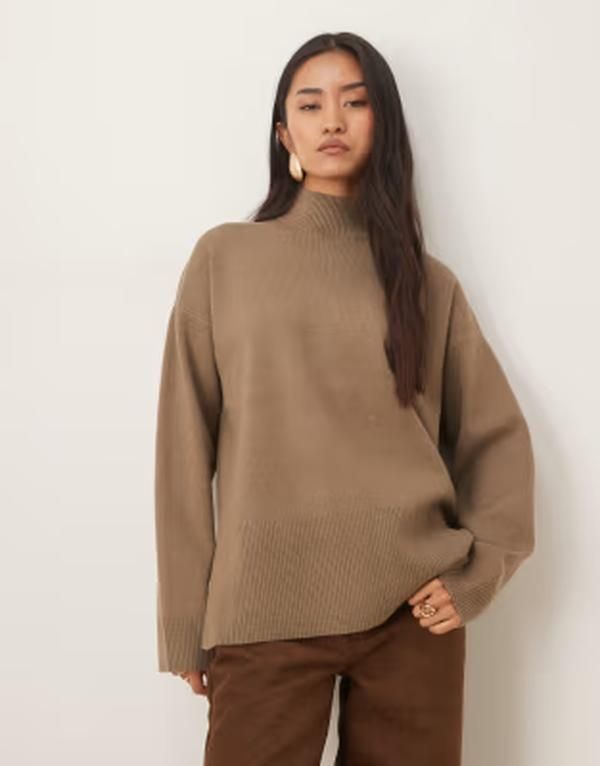 プリティラヴィッシュ レディース アウター ニット・セーター リブニット ハイネック Pretty Lavish rib knit high neck sweater in taupe トープ