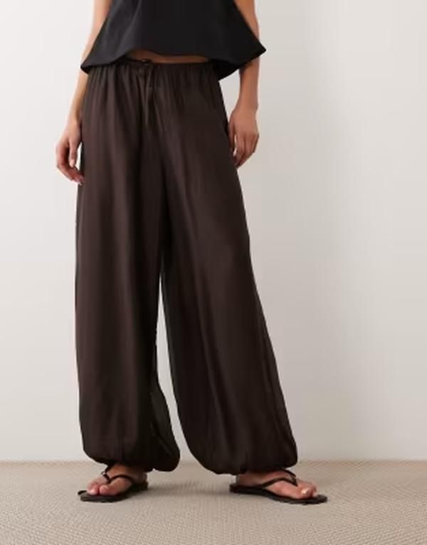 ジーナトリコ レディース ボトムス カジュアルパンツ シアー Gina Tricot sheer balloon pants in dark brown ブラウン