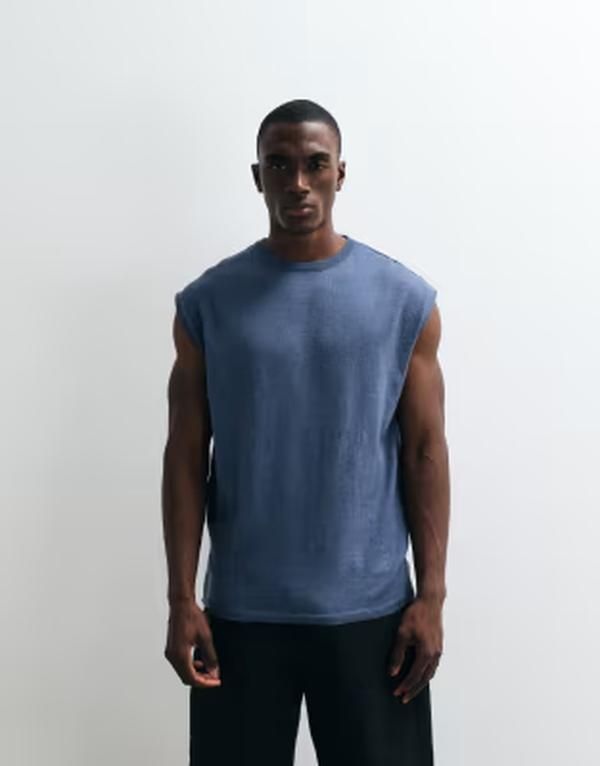 エイソス メンズ トップス ベスト クルーネック デニム ニット ASOS DESIGN oversized knit crew neck tank in denim blue デニム