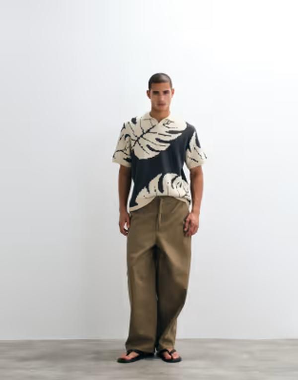 エイソス メンズ トップス ポロシャツ プリント ニット ASOS DESIGN oversized knit notch with leaf print Gray グレー