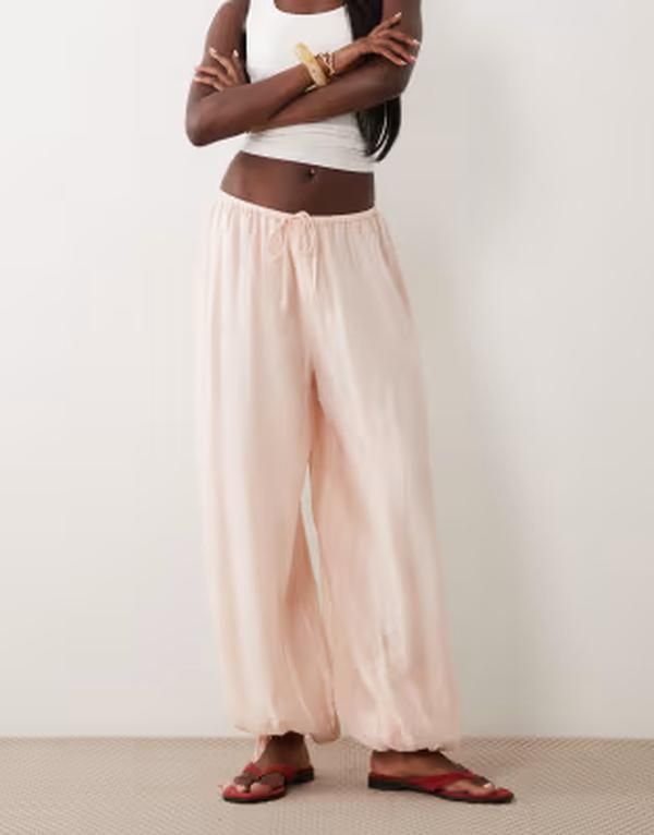 ジーナトリコ レディース ボトムス カジュアルパンツ シアー Gina Tricot sheer balloon pants in peach ピーチ