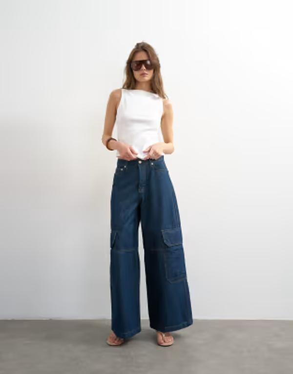 トップショップ レディース ボトムス デニムパンツ ワイドレッグ ジーンズ Topshop mid rise wide leg jeans with utility pocket detail ind