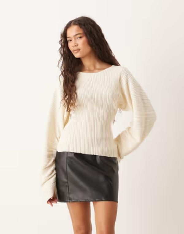 ジーナトリコ レディース アウター ニット・セーター Gina Tricot knit sculpted top in cream クリーム