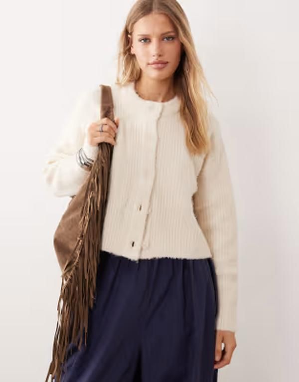 アリアコーブ レディース アウター カーディガン ニット Aria Cove boucle knit button up cardigan in cream クリーム