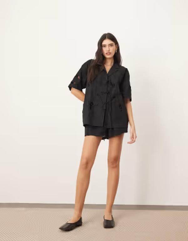 アレンジ レディース ボトムス ハーフパンツ・ショーツ ショートパンツ 刺繍 ARRANGE cut work embroide red shorts part of a set Black ブラック