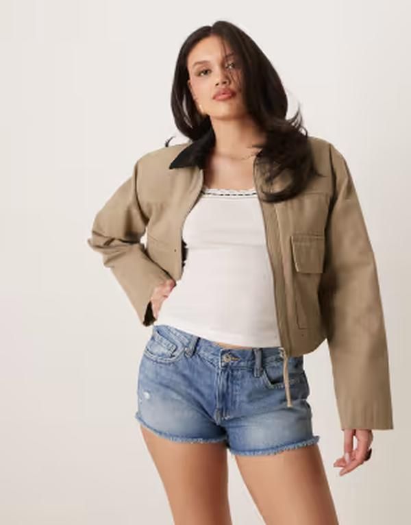 ジーナトリコ レディース ボトムス ハーフパンツ・ショーツ ショートパンツ デニム Gina Tricot raw hem distressed look denim shorts in midwas