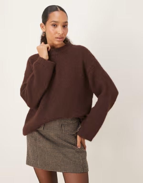 プリティラヴィッシュ レディース アウター ニット・セーター クルーネック Pretty Lavish fluffy knit crewneck relaxed sweater BROWN ブラウン