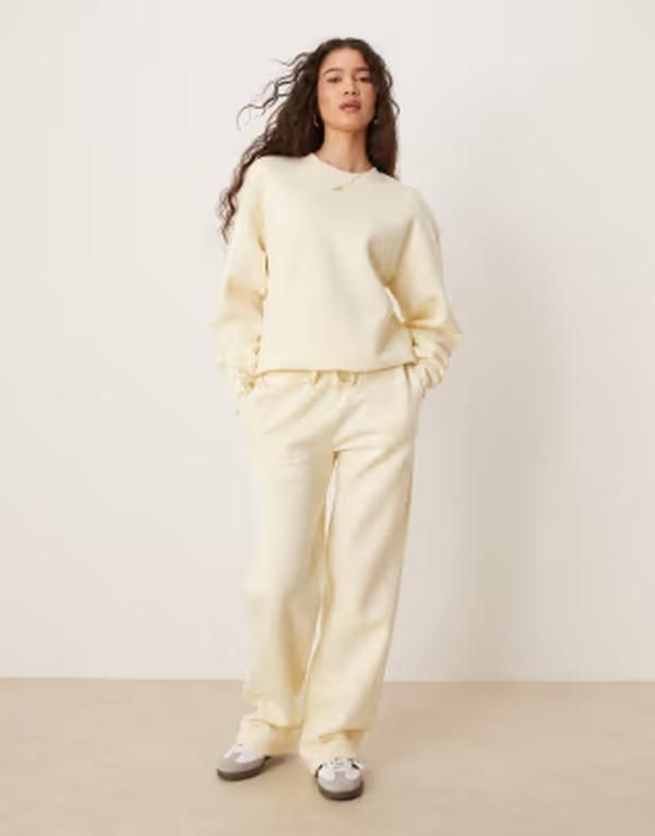 ジーナトリコ レディース ボトムス カジュアルパンツ ストレート スウェットパンツ Gina Tricot mix and match straight leg sweatpants in butte