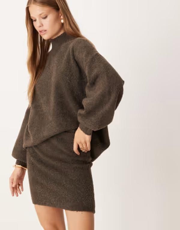 プリティラヴィッシュ レディース ボトムスカート ミニット Pretty Lavish Camille knit mini skirt part of a set Bark ブラウン