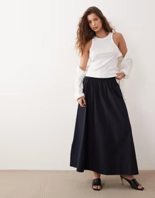 アルケット レディース ボトムスカート プリーツ コットン マキシ ARKET pure cotton pleated maxi skirt in dark blue ブルー