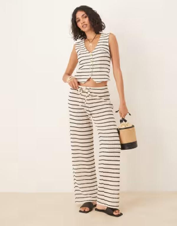 ジーナトリコ レディース ボトムス カジュアルパンツ ストレート Gina Tricot crochet straight leg pants in light beige and black str