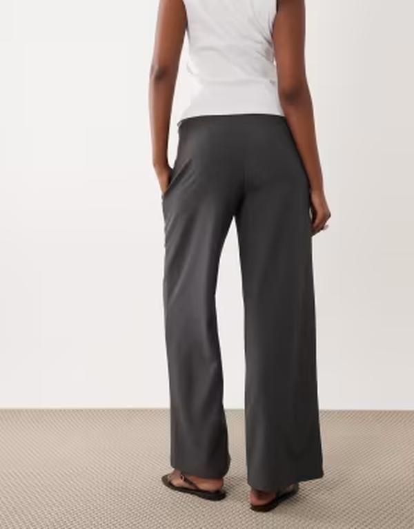ザ・フロリック レディース ボトムス カジュアルパンツ ワイドレッグ The Frolic mid riselastic waist wide leg pants in charcoal Gray グ 16,316円