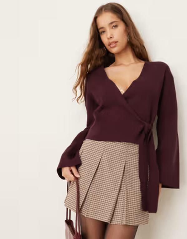 ジーナトリコ レディース アウター カーディガン Vネック ニット Gina Tricot vnecknit wrap cardigan with wide sleeves in dark Burgu