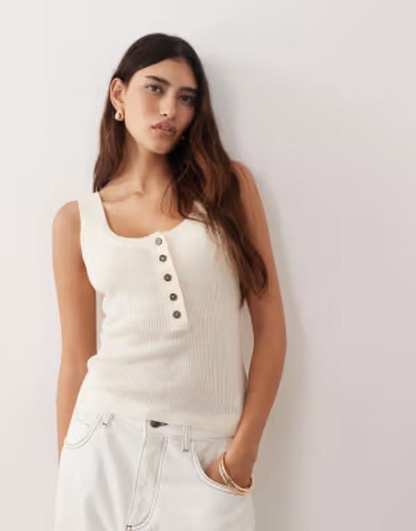 アレンジ レディース トップス ベスト ニット ARRANGE scoop neck soft knitank top with buttons in cream クリーム