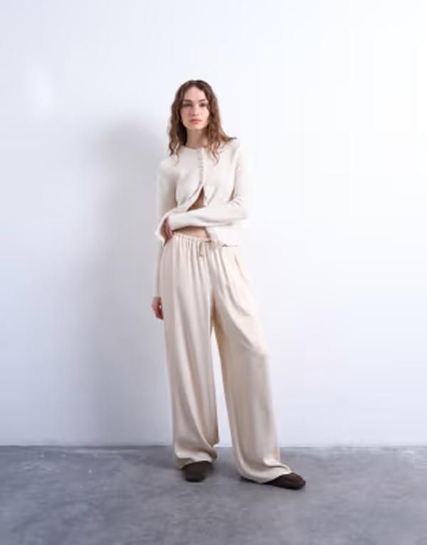 トップショップ レディース ボトムス カジュアルパンツ ワイドレッグ サテン Topshop satin tie waist wide leg pants in ecru エクリュ