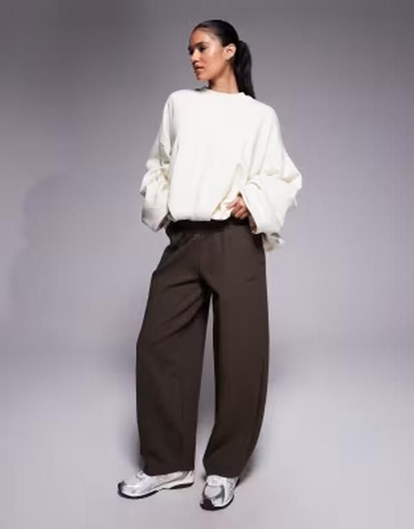 カイア レディース ボトムス カジュアルパンツ スウェットパンツ コットン Kaiia exclusive cotton rich seam detail barreleg sweatpants in